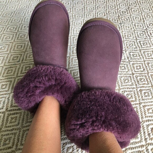 UGG size 7 - Picture 3 of 4